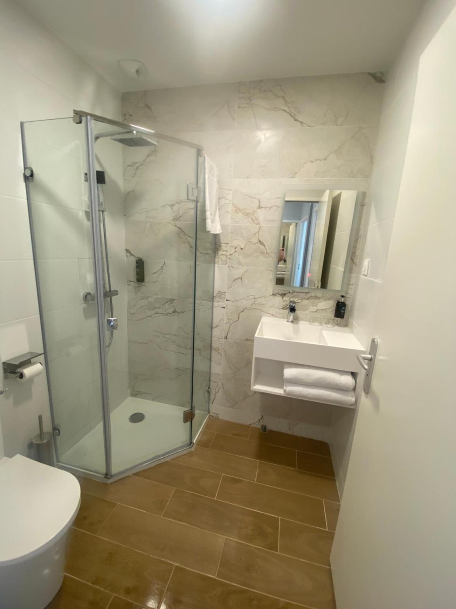 Logis Hotel De La Tour Libourne Dış mekan fotoğraf