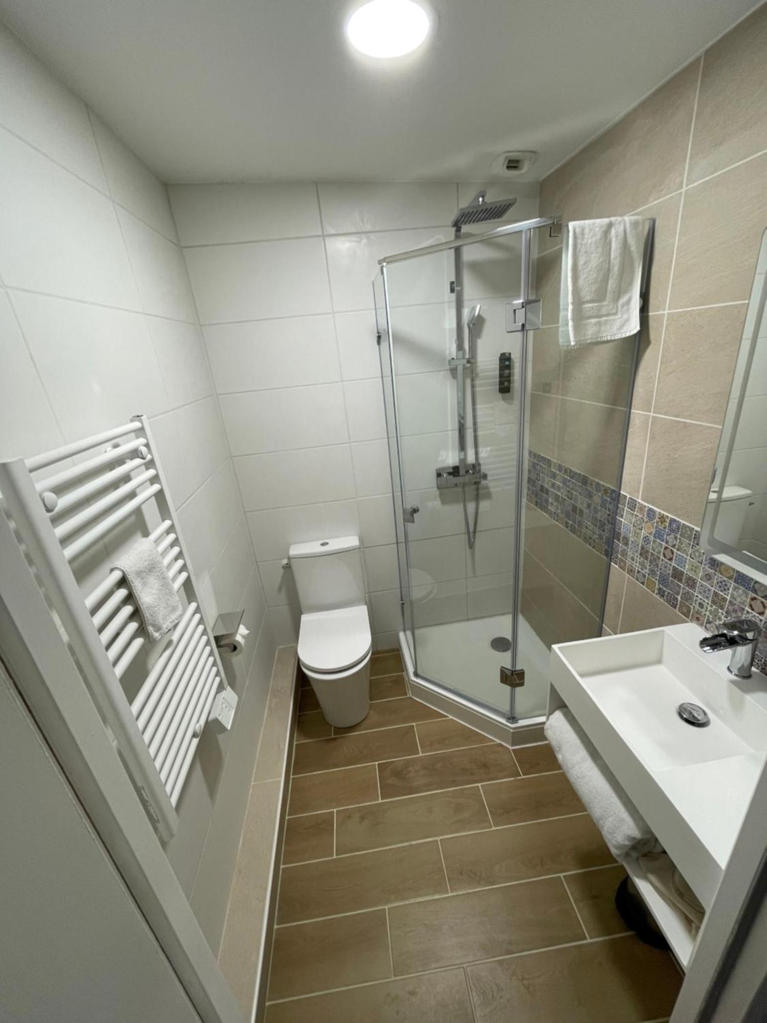 Logis Hotel De La Tour Libourne Dış mekan fotoğraf